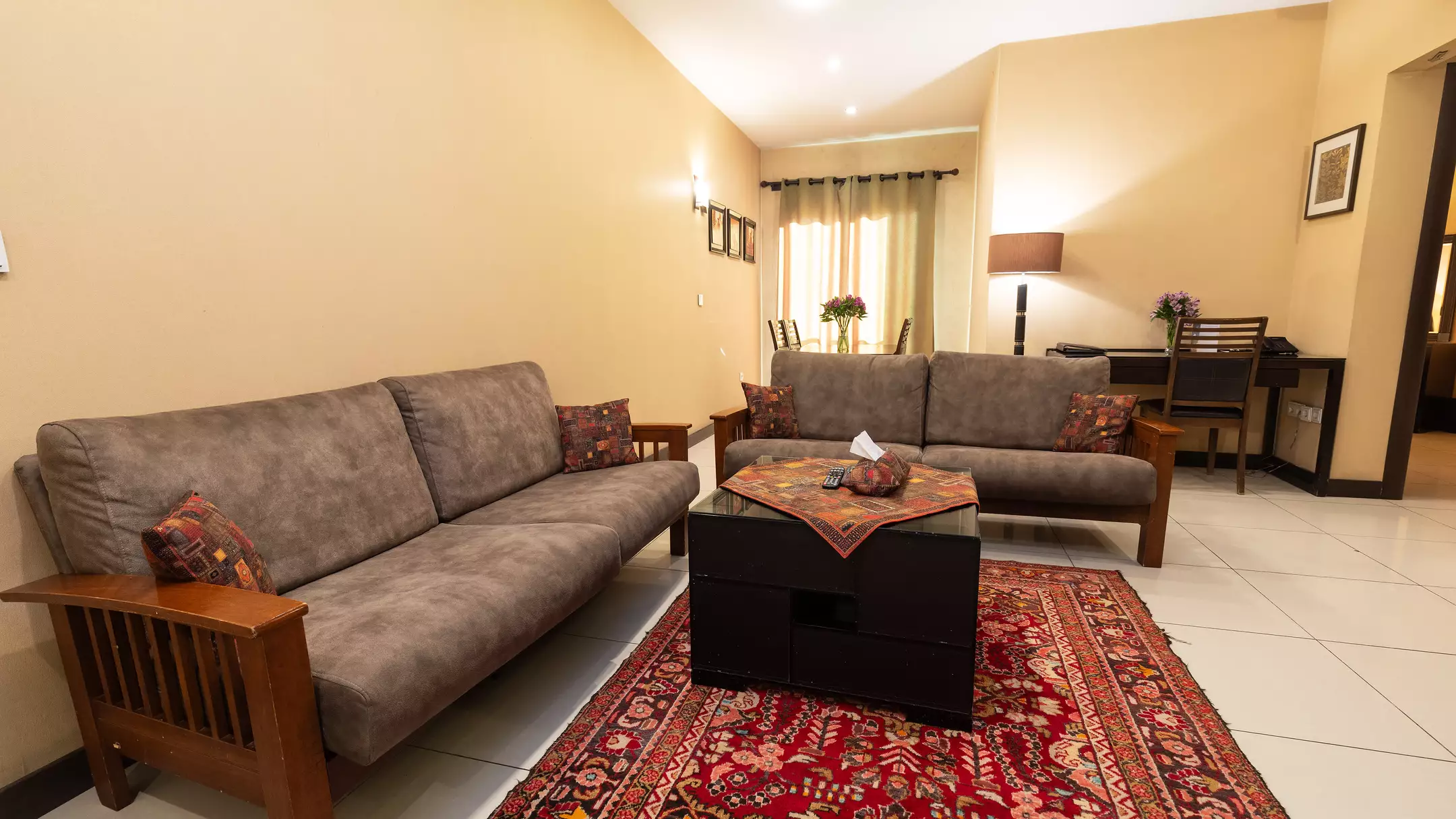 Alibaba https://cdn.alibaba.ir/ostorage/hotel-accommodation-images/67051158359857c3c5f4a769_5d9fa3fd-820d-447f-ba33-90aa15f3405a_هتل طوبی - آپارتمان دوخوابه چهارتخته (3).webp